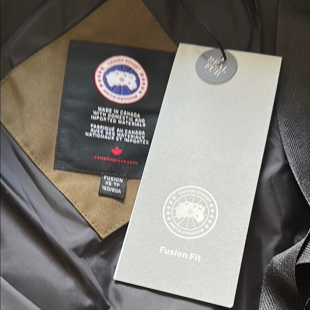 100 % authentic Canada Goose Women's military green Parka